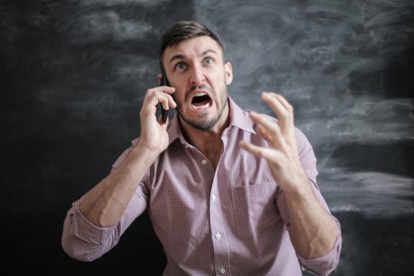 4 astuces pour gérer un client difficile au téléphone